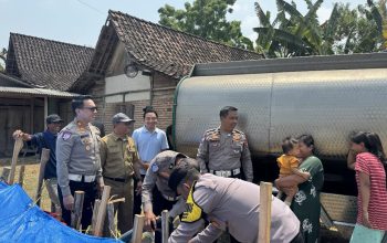 SABER Satlantas Polres Ngawi: Salurkan Bantuan Air Bersih untuk Warga Terdampak Kekeringan